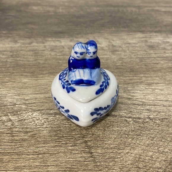 Vintage Porcelain Heart Trinket Box Blue and White - Picture 1 of 6